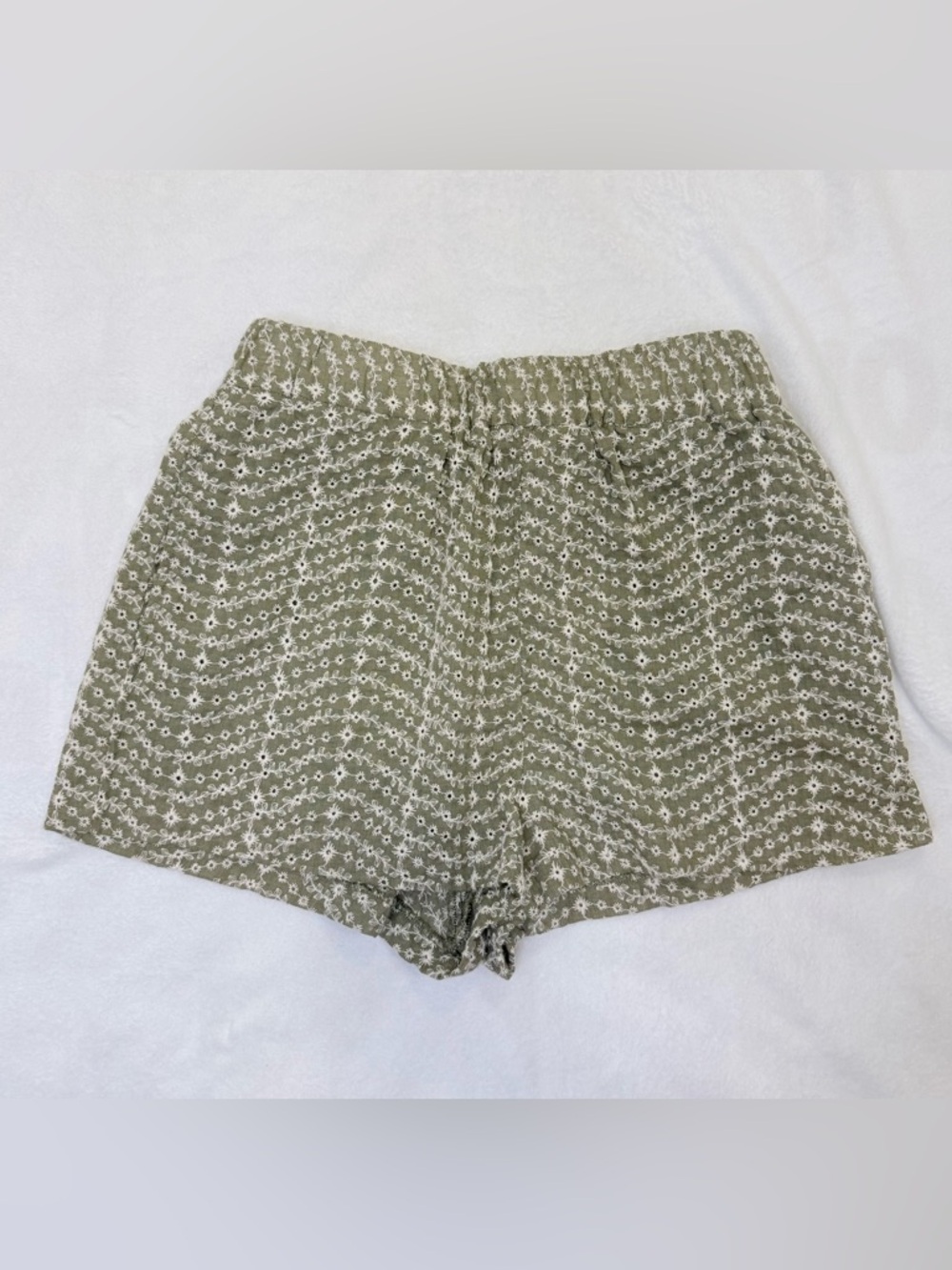 Zara Embroidery Eyelet Green Floral Elastic-Waist Shorts Size Medium